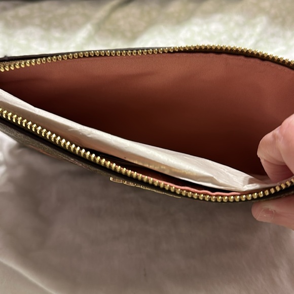 New coach wristlet - Picture 4 of 5